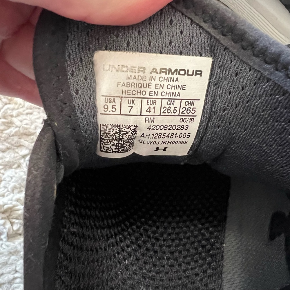 Under Armour Black Running Shoes - Picture 6 of 8
